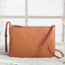 Celine malá crossbody kabelka Trio z hnědé telecí kůže Celine malá crossbody kabelka Trio z hnědé telecí kůže