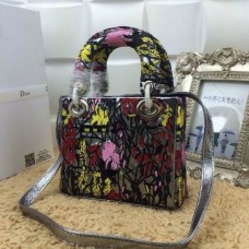 Žhavá imitace kabelky Dior Lady z hadí kůže
