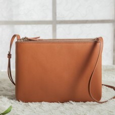 Velká crossbody kabelka Celine Trio z hnědé telecí kůže Velká crossbody kabelka Celine Trio z hnědé telecí kůže