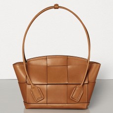 Bottega Veneta Arco 33 intrecciato taška z telecí kůže