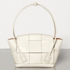 Bottega Veneta Arco 33 intrecciato taška z bílé teletiny