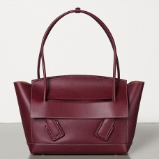 Bottega Veneta Arco 48 kabelka v bordó barvě z francouzského telecího masa
