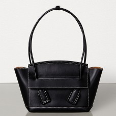 Bottega Veneta Arco 48 Kabelka z černého francouzského lýtka