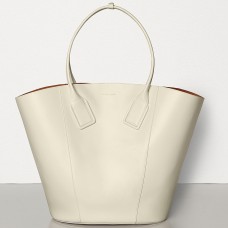 Bottega Veneta Střední Košíková Taška z Bílé Telecí Kůže Bottega Veneta Střední Košíková Taška z Bílé Telecí Kůže