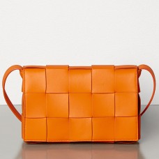 Bottega Veneta kazetová taška v oranžové jehněčí kůži Bottega Veneta kazetová taška v oranžové jehněčí kůži