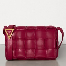 Bottega Veneta polstrovaná kazetová taška z telecí kůže Amaranto Bottega Veneta polstrovaná kazetová taška z telecí kůže Amaranto