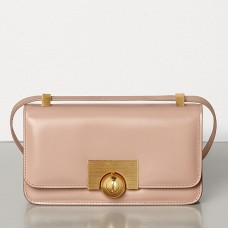 Klasická kabelka Bottega Veneta Mini BV z telecí kůže v tělové barvě Klasická kabelka Bottega Veneta Mini BV z telecí kůže v tělové barvě