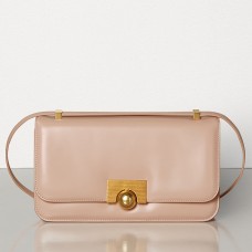 Klasická kabelka Bottega Veneta BV z francouzské telecí kůže v tělové barvě Klasická kabelka Bottega Veneta BV z francouzské telecí kůže v tělové barvě