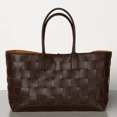 Bottega Veneta Medium Tote v tmavě hnědé maxi tkané barvě Bottega Veneta Medium Tote v tmavě hnědé maxi tkané barvě