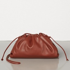 Bottega Veneta The Pouch 20 Clutch z rezavé telecí kůže Bottega Veneta The Pouch 20 Clutch z rezavé telecí kůže