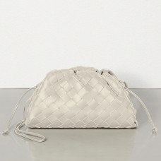 Bottega Veneta Pouch 20 Spojka V Sádrové Intrecciato Jehněčí Kůži Bottega Veneta Pouch 20 Spojka V Sádrové Intrecciato Jehněčí Kůži