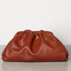 Bottega Veneta The Pouch Clutch z rezavé telecí kůže Bottega Veneta The Pouch Clutch z rezavé telecí kůže