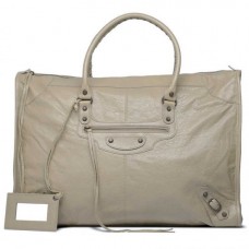 Balenciaga víkendové latte Balenciaga víkendové latte