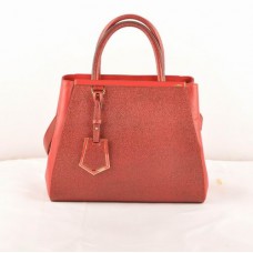 Malá kožená taška Fendi 2jours s tmavě červenými křížovými žilkami/Ferrari Malá kožená taška Fendi 2jours s tmavě červenými křížovými žilkami/Ferrari