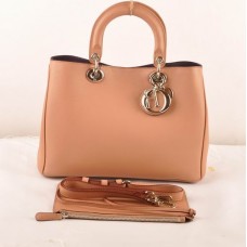 Dior Diorissimo střední kabelka z velbloudí kůže (zlaté kování) 603 Dior Diorissimo střední kabelka z velbloudí kůže (zlaté kování) 603