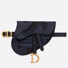 Plátěná kabelka Dior Saddle Pouch z modrého maskáčového plátna Plátěná kabelka Dior Saddle Pouch z modrého maskáčového plátna