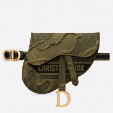 Plátěná kabelka Dior Saddle Pouch z zeleného maskáčového plátna Plátěná kabelka Dior Saddle Pouch z zeleného maskáčového plátna