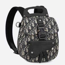 Mini batoh Dior Saddle v modrém šikmém žakárovém provedení Mini batoh Dior Saddle v modrém šikmém žakárovém provedení