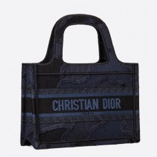 Plátěná taška Dior Mini Book z modrého maskáčového plátna