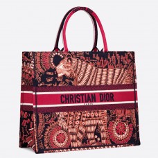 Kabelka Dior Book Tote z fuchsiového plátna s vyšívanými zvířaty