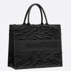 Kabelka Dior Book Tote z černého maskáčového vyšívaného plátna