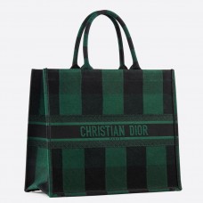 Kabelka Dior Book Tote z vyšívaného plátna v zeleno-černé kostce