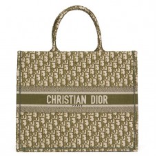 Kabelka Dior Book Tote z plátna se šikmou výšivkou v zeleném provedení