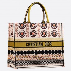Kabelka Dior Book Tote z vícebarevného geometrického motivu z plátna