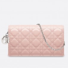 Kabelka Dior Lady Dior s řetízkem v růžové lakované barvě
