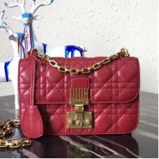 Malá kabelka Dior Dioraddict Flap Bag z červené jehněčí kůže Malá kabelka Dior Dioraddict Flap Bag z červené jehněčí kůže