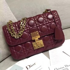 Klapková kabelka Dior Dioraddict z jehněčí kůže v bordó barvě Klapková kabelka Dior Dioraddict z jehněčí kůže v bordó barvě