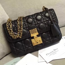 Klapková kabelka Dior Dioraddict z černé jehněčí kůže Klapková kabelka Dior Dioraddict z černé jehněčí kůže
