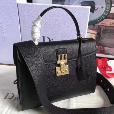 Taška Dior DiorAddict z černé kůže s texturou Taška Dior DiorAddict z černé kůže s texturou
