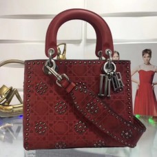 Střední dámská kabelka Dior z telecí kůže s červenými cvočky