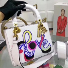 Kabelka Dior Medium Lady Dior s potiskem Niki de Saint Phalle a láskou