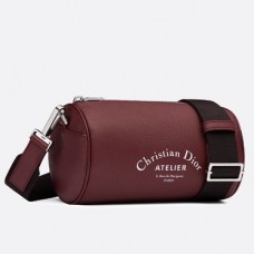 Kabelka Dior Roller Pouch z vínově červené telecí kůže s texturou
