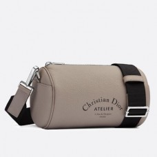 Kabelka Dior Roller Pouch z šedé telecí kůže s texturou