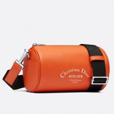 Kabelka Dior Roller Pouch z oranžové telecí kůže s texturovanou texturou