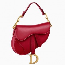 Mini sedlová kabelka Dior z červené telecí kůže Mini sedlová kabelka Dior z červené telecí kůže