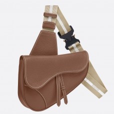 Pánská kabelka Dior Saddle Belt z hnědé telecí kůže s texturou