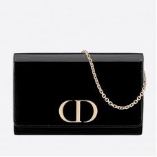 Peněženka Dior 30 Montaigne na řetízku z černé lakované telecí kůže