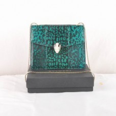 Kožená kabelka přes rameno Bvlgari Serpenti s hadím žilkami, zelená 605 Kožená kabelka přes rameno Bvlgari Serpenti s hadím žilkami, zelená 605