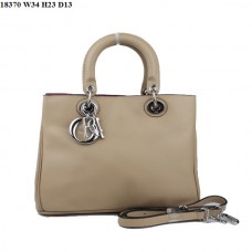Dior Diorissimo střední kabelka z meruňkové kůže Nappa (stříbrné kování) 18370 Dior Diorissimo střední kabelka z meruňkové kůže Nappa (stříbrné kování) 18370