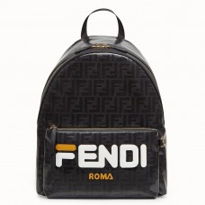 Velký batoh Fendi z černé glazované látky Velký batoh Fendi z černé glazované látky